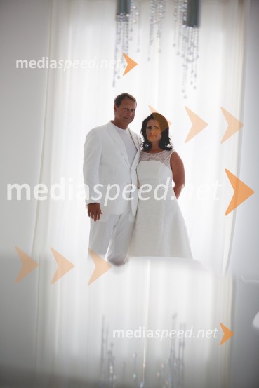 dr. Andrej Vizjak, ustanovitelj in partner AV.consulting;  Sonja Vizjak, ustanoviteljica in partnerica AV.consultingAndrej Vizjak in Sonja Bajc, predporočno fotografiranje v Ljubljani