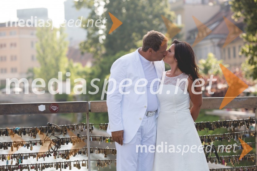 dr. Andrej Vizjak, ustanovitelj in partner AV.consulting;  Sonja Vizjak, ustanoviteljica in partnerica AV.consultingAndrej Vizjak in Sonja Bajc, predporočno fotografiranje v Ljubljani