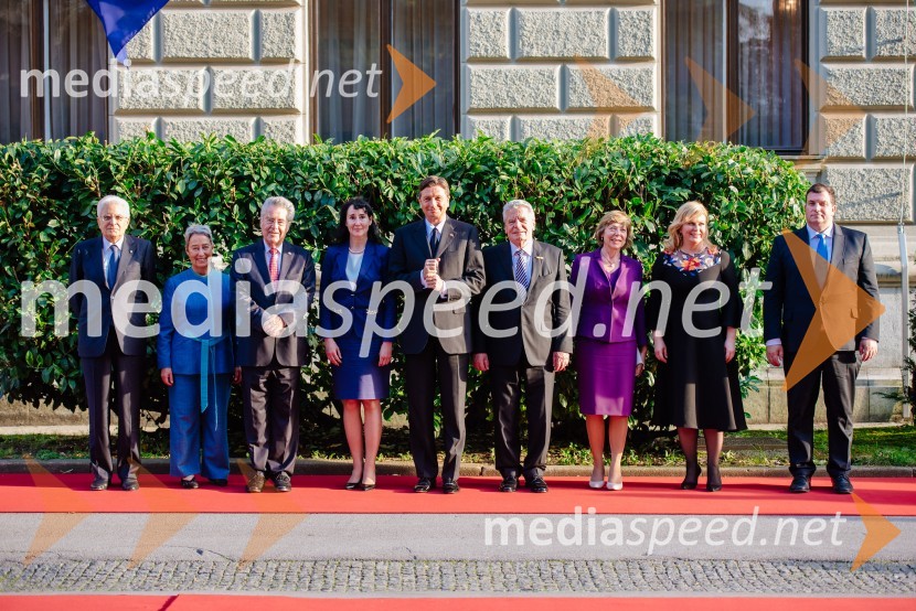  Sergio Mattarello, predsednik Republike Italije;  ... ;  Heinz Fischer, avstrijski predsednik;  Tanja Pečar, odvetnica;  Borut Pahor, predsednik Republike Slovenije;  Joachim Gauck, predsednik Zvezne republike Nemčije;  ... ;  Kolinda Grabar-Kitarović, Predsednica Republike Hrvaške;  ... Osrednja proslava ob dnevu državnosti 2016