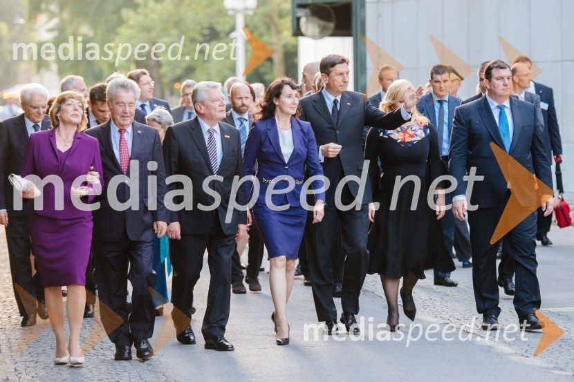  ... ;  Heinz Fischer, avstrijski predsednik;  Joachim Gauck, predsednik Zvezne republike Nemčije;  Tanja Pečar, odvetnica;  Borut Pahor, predsednik Republike Slovenije;  Kolinda Grabar-Kitarović, Predsednica Republike Hrvaške;  ... Osrednja proslava ob dnevu državnosti 2016