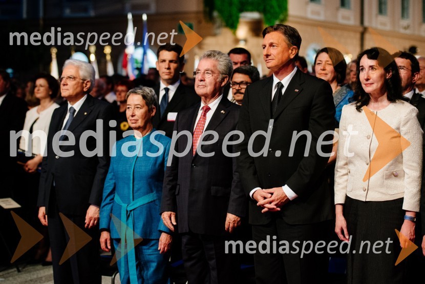  Sergio Mattarello, predsednik Republike Italije;  ... ;  Heinz Fischer, avstrijski predsednik;  Borut Pahor, predsednik Republike Slovenije;  Tanja Pečar, odvetnicaOsrednja proslava ob dnevu državnosti 2016