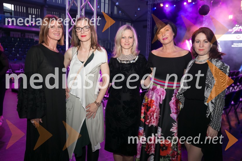  Maja Štamol Droljc, modna oblikovalka;  Mojca Celin, modna oblikovalka;  Stanka Blatnik Blagotinšek, modna kreatorka;  Tanja Zorn Grželj, modna oblikovalka;  Marita Wrong, modna kreatorkaČipkasti modni spektakel