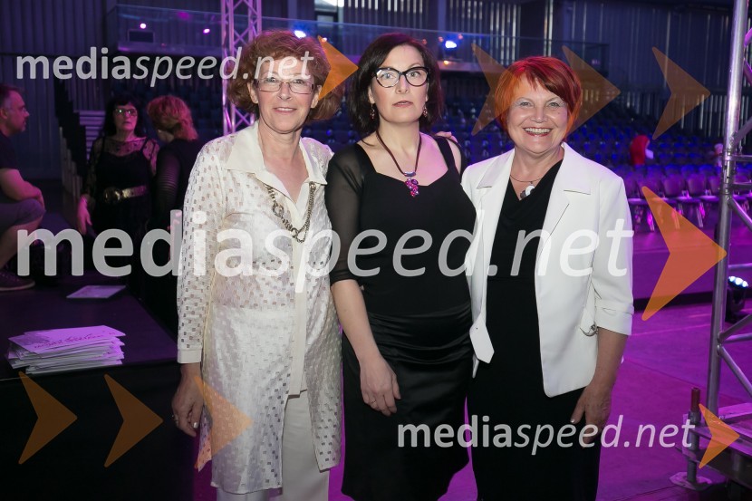  Damiana Bitežnik Logar, modna kreatorka;  Damiana Marinič Gerbec, modna kreatorka;  ... Čipkasti modni spektakel