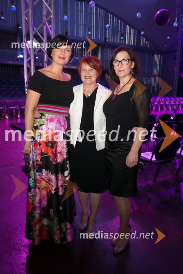  Tanja Zorn Grželj, modna oblikovalka;  Darinka Marinič;  Damiana Marinič Gerbec, modna kreatorkaČipkasti modni spektakel