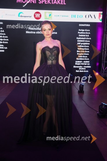  Iryna  Osypenko, manekenkaČipkasti modni spektakel