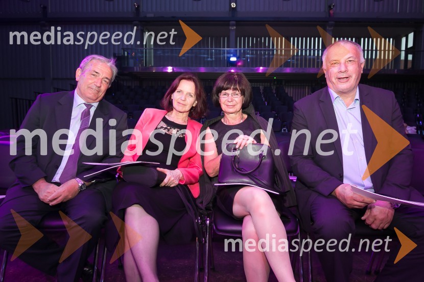  Bojan Režun, podžupan Občine Idrija;  ... ;  Mira Sever;  Bojan Sever, župan IdrijeČipkasti modni spektakel