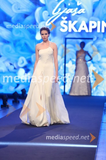  Barbara Petarka, manekenkaČipkasti modni spektakel