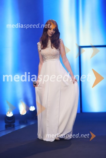  Eva Boto, pevkaČipkasti modni spektakel