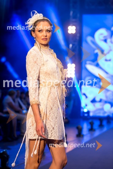 Kreacija Marite WrongČipkasti modni spektakel