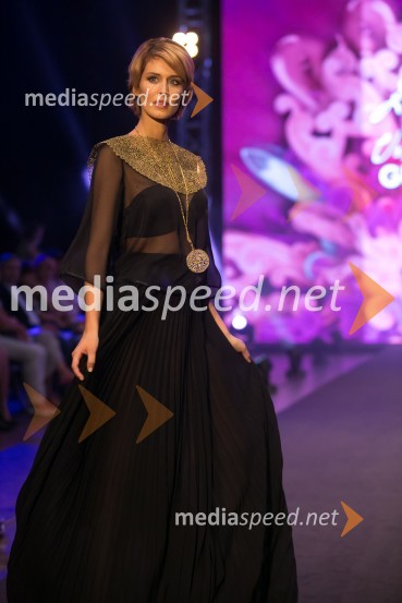   Zlata  Okugić, manekenkaČipkasti modni spektakel