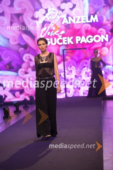  Barbara Petarka, manekenkaČipkasti modni spektakel