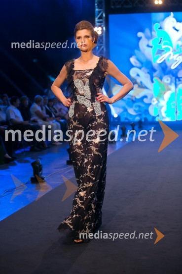  Karin Škufca, manekenkaČipkasti modni spektakel