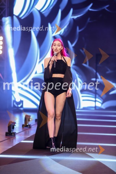  Sara Briški Cirman - Raiven, pevka, harfistkaČipkasti modni spektakel