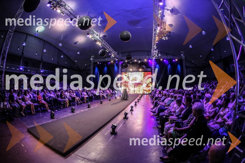 Čipkasti modni spektakelČipkasti modni spektakel