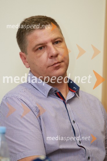  Gregor  Bezjak, prokurist podjetja Solarni Hibridni Sistemi d o.o.Solarni Hibridni Sistemi, predstavitev podjetja in izdelkov