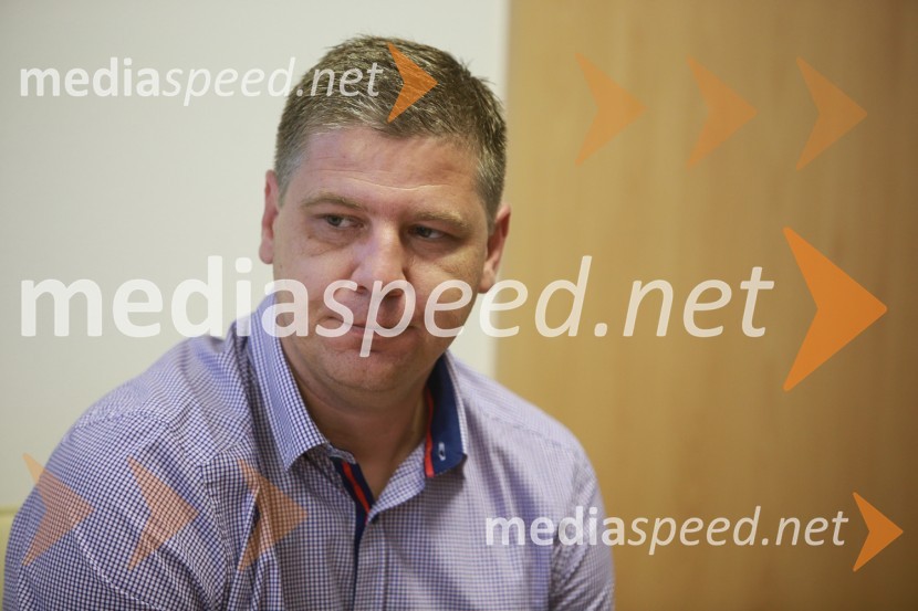  Gregor  Bezjak, prokurist podjetja Solarni Hibridni Sistemi d o.o.Solarni Hibridni Sistemi, predstavitev podjetja in izdelkov