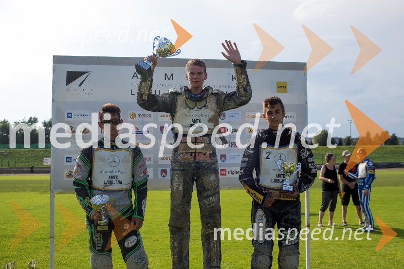  Žiga Kovačič, speedwayist;  Nick Škorja, speedwayist (AMTK Ljubljana);  Jaka Kovačič, speedwayist, KST BrežiceŽagar v Ljubljani s tretjim maksimumom, prve stopničke Škorje