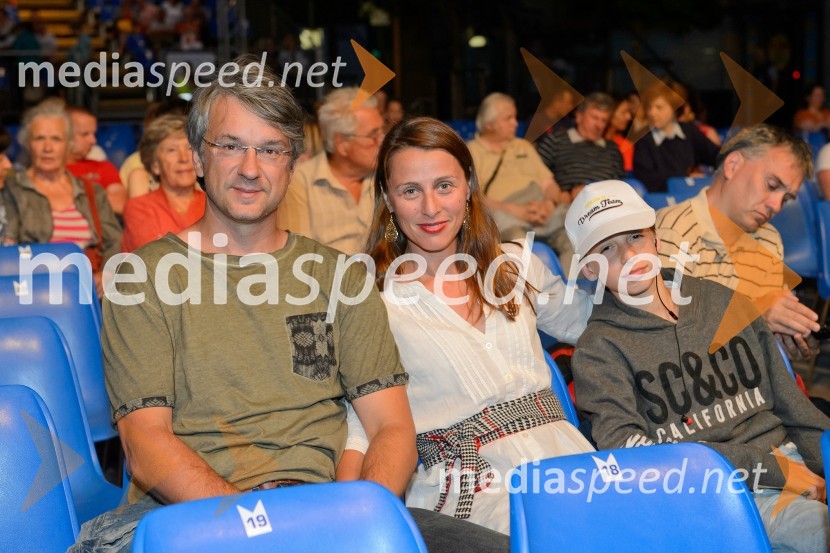  ... ;  Zmaga Nataša Dover, Nova KBMZaključek Festivala Lent 2016