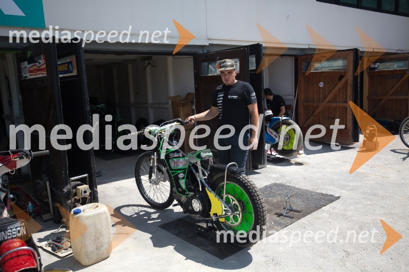 Žagar v Ljubljani s tretjim maksimumom, prve stopničke Škorje