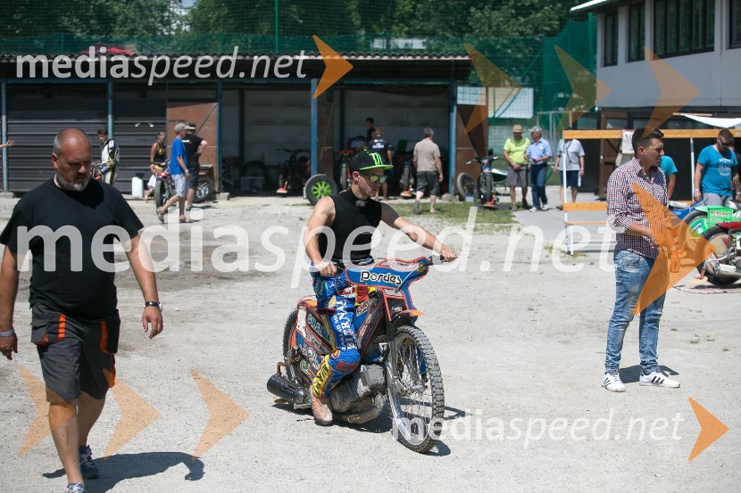 Žagar v Ljubljani s tretjim maksimumom, prve stopničke Škorje