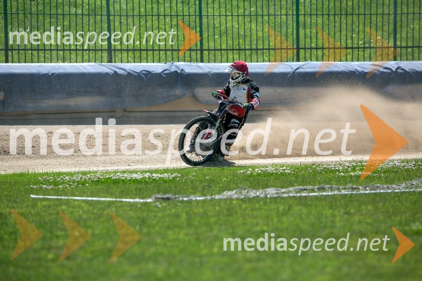 Žagar v Ljubljani s tretjim maksimumom, prve stopničke Škorje