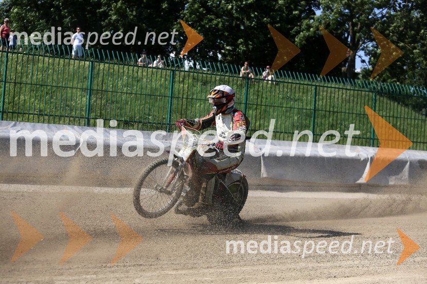 Žagar v Ljubljani s tretjim maksimumom, prve stopničke Škorje