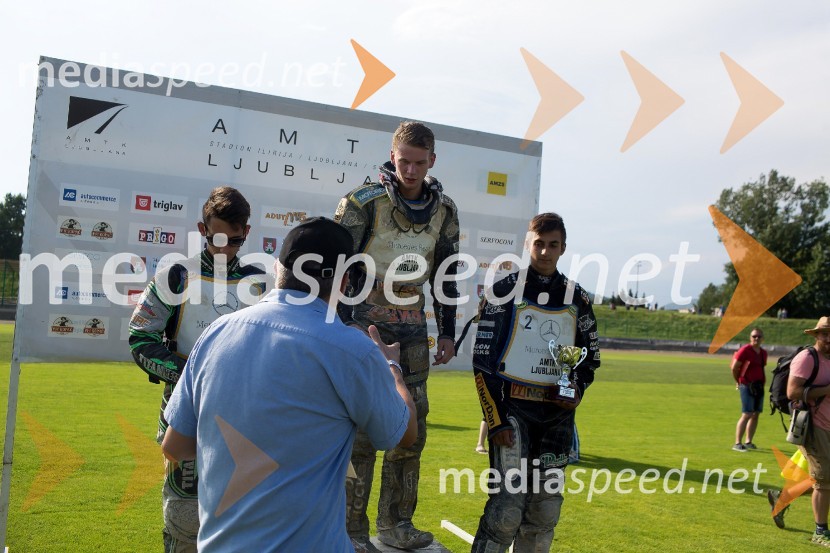  Žiga Kovačič, speedwayist;  Nick Škorja, speedwayist (AMTK Ljubljana);  Jaka Kovačič, speedwayist, KST BrežiceŽagar v Ljubljani s tretjim maksimumom, prve stopničke Škorje