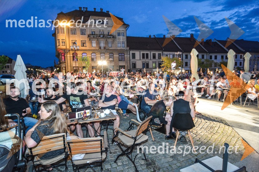 Summer I can see you, fashion show