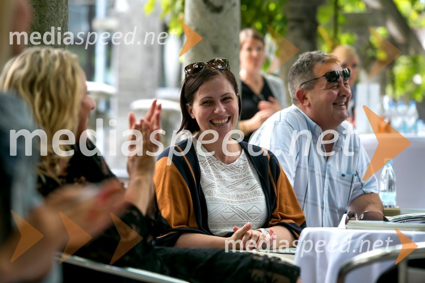  Nuška Drašček, pevkaFestival Ljubljana 2016: novinarska konferenca z Denisom Macujevim in Joséjem Curo