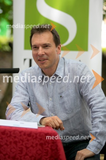 Festival Ljubljana 2016: novinarska konferenca z Denisom Macujevim in Joséjem Curo