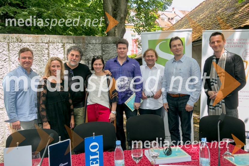  Jaroslav Kyzlink, dirigent;  ... ;  José Cura, pevec;  Nuška Drašček, pevka;  Denis Macujev, pianist;  Darko  Brlek, direktor, Festival Ljubljana;  ... ;  Rok Rappl - Rocc, umetniški vodja Opere LjubljanaFestival Ljubljana 2016: novinarska konferenca z Denisom Macujevim in Joséjem Curo