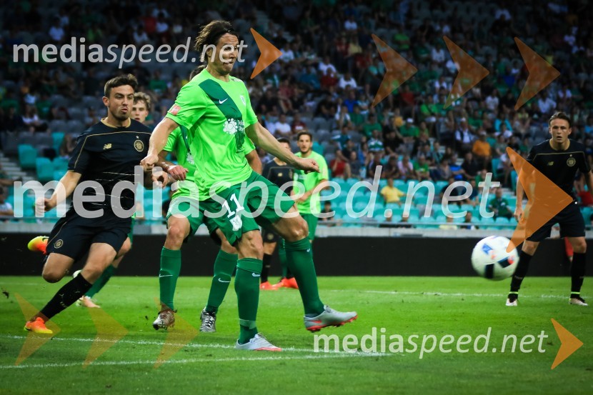  Etien Velikonja, nogometašNK Olimpija izgubila proti škotskemu Celtic FC