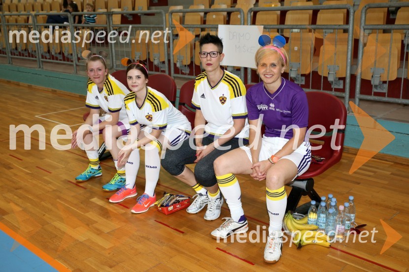  ... ;  Saša Pančur, Radio City;  Tina Zavec Aram, moderatorka, Radio City;  Anita  Mlakar, moderatorka, Radio City Š'te miške vs. Pohano United, nogometni dvoboj Radia City