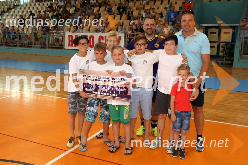  ... ;  ... ;  ... ;  ... ;  ... ;  Dejan Vedlin, moderator, Reporter Milan, Radio City;  ... ;  ... ;  ... Š'te miške vs. Pohano United, nogometni dvoboj Radia City