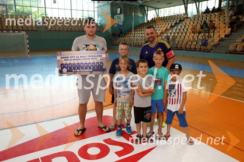  ... ;  ... ;  ... ;  ... ;  Dejan Vedlin, moderator, Reporter Milan, Radio City;  ... ;  ... Š'te miške vs. Pohano United, nogometni dvoboj Radia City