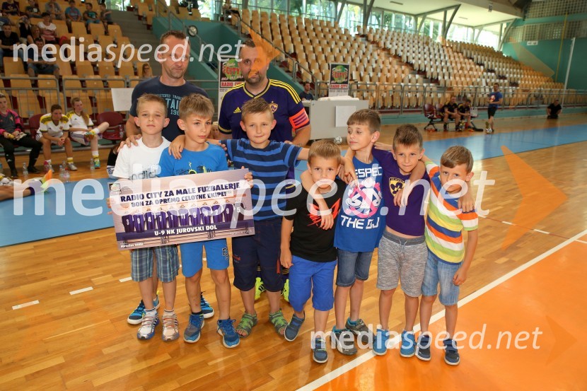  ... ;  ... ;  ... ;  Dejan Vedlin, moderator, Reporter Milan, Radio City;  ... ;  ... ;  ... ;  ... ;  ... Š'te miške vs. Pohano United, nogometni dvoboj Radia City