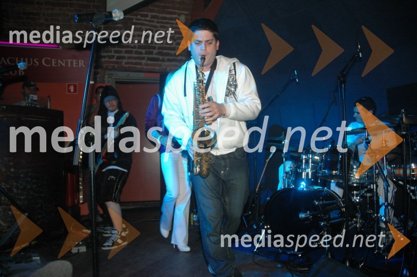 Skupina LeeloojamaisMTV Fusion party