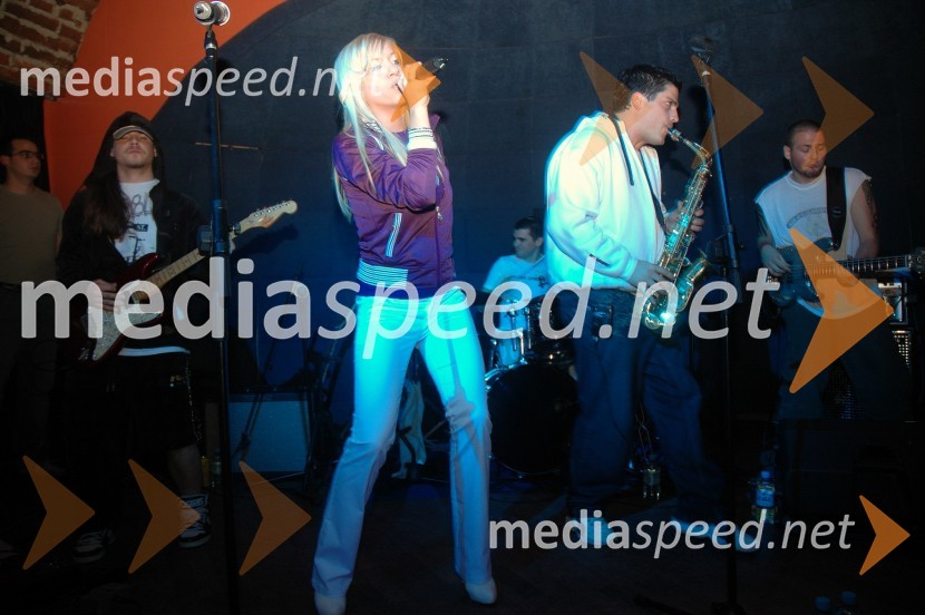 Skupina LeeloojamaisMTV Fusion party