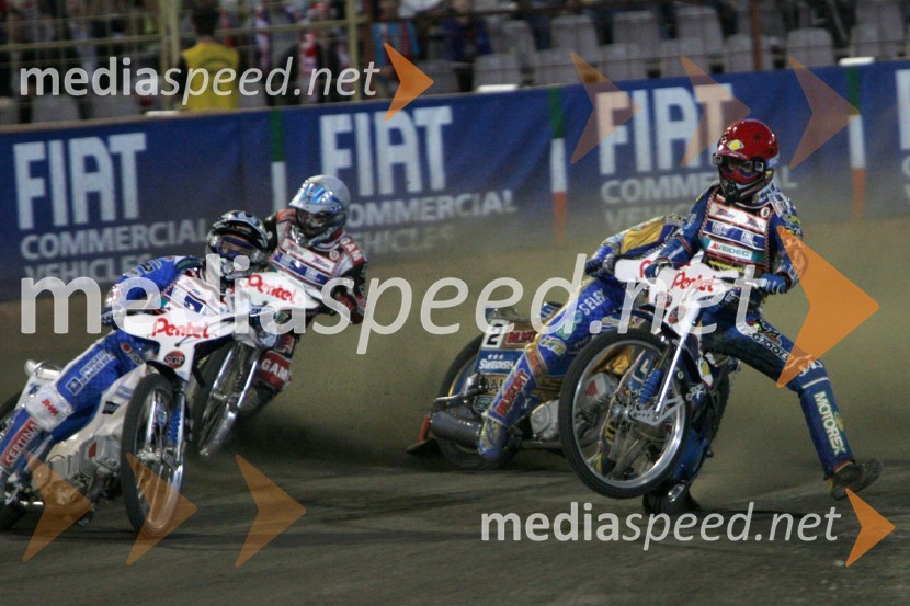 Ryan Sullivan, Avstralija in Tony Rickardsson, Švedska (oba v ozadju), ... in Tomasz Gollob, PoljskaSPEEDWAY, Speedway Grand Prix - VN Poljske 2005 dirka