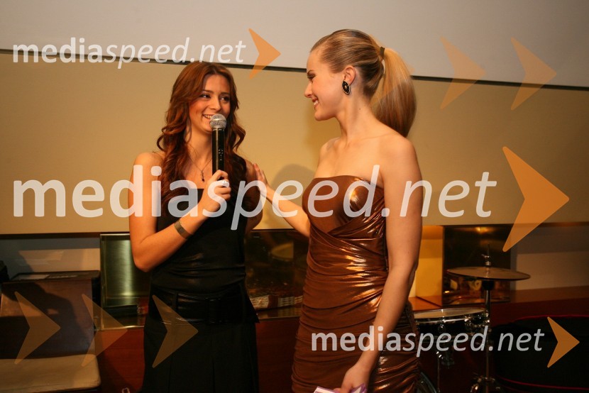 Žana Povše, pevka in Živa Vadnov, Miss Slovenije 2004Razglasitev nominirancev za glasbene nagrade Diamant