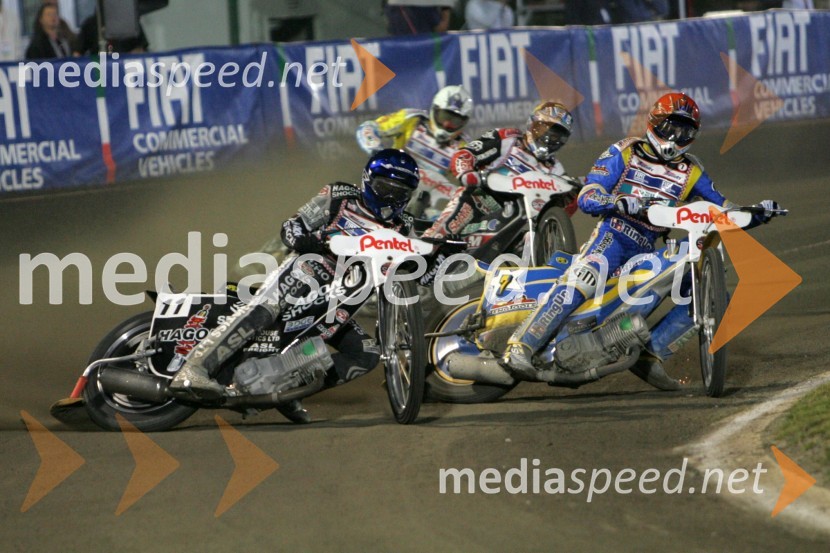 Lee Richardson, Velika Britanija in Andreas Jonsson, Švedska (oba v ospredju)SPEEDWAY, Speedway Grand Prix - VN Poljske 2005 dirka