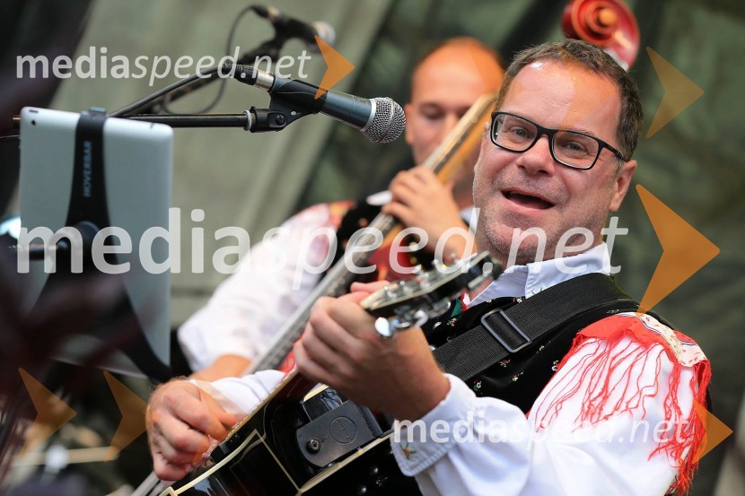  Mike Orešar, Igor in Zlati zvokiLaško Pivo in cvetje 2016, petek