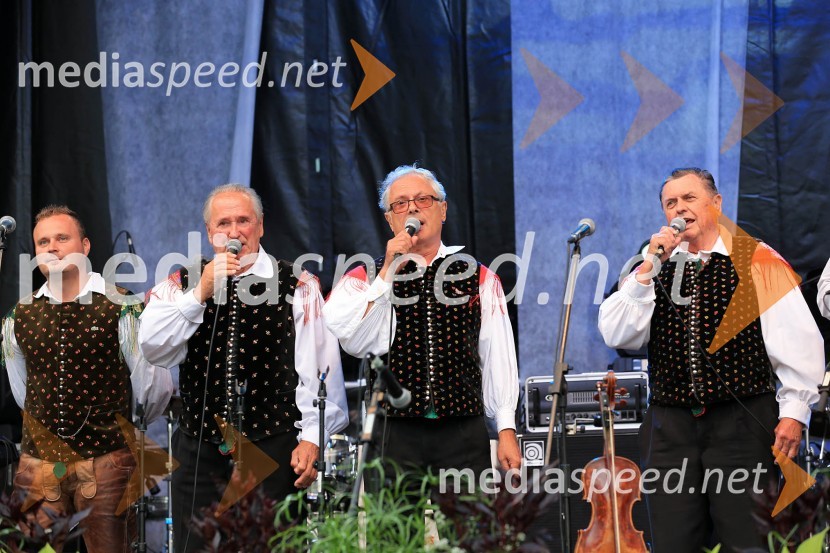 Fantje s PraprotnaLaško Pivo in cvetje 2016, petek