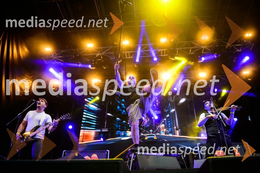  Matej Kosmačin, glasbenik, skupina Happy Ol'McWeasel;  Gregor Jančič, pevec skupine Happy Ol´McWeasel;  Martin Bezjak, glasbenik, skupina Happy Ol'McWeaselLaško Pivo in cvetje 2016, petek