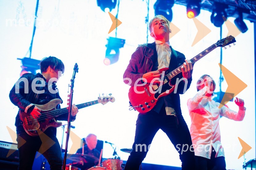  Carl-Johan Fogelklou, skupina Mando Diao;  Gustaf Norén, skupina Mando Diao;  Bjorn  Dixgård, pevec, skupina Mando DiaoLaško Pivo in cvetje 2016, petek