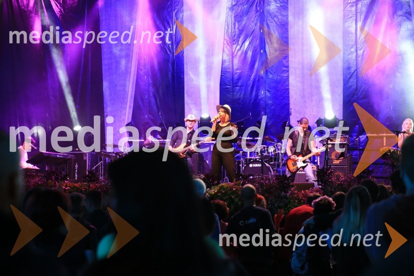  Manuela Brečko - Manuella, pevka, ManuEllaLaško Pivo in cvetje 2016, petek