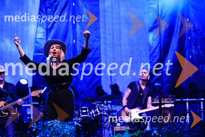  Manuela Brečko - Manuella, pevka, ManuEllaLaško Pivo in cvetje 2016, petek