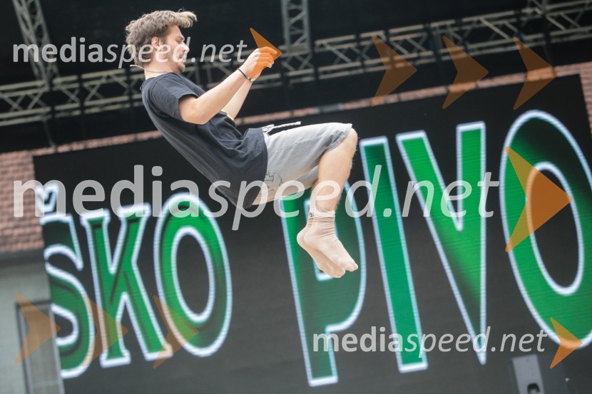 Freestyle klub Celje – akrobatski nastop članov kluba na parterju ter velikem in malem trampolinuLaško Pivo in cvetje 2016, petek