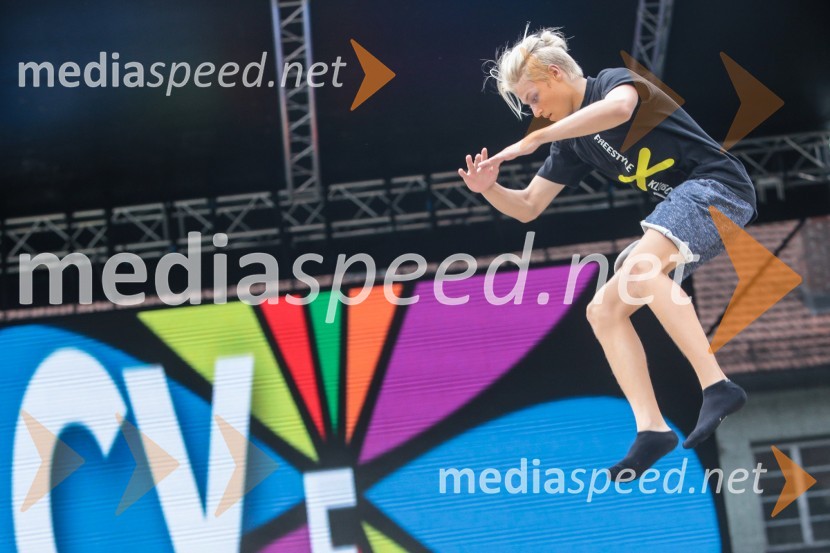 Freestyle klub Celje – akrobatski nastop članov kluba na parterju ter velikem in malem trampolinuLaško Pivo in cvetje 2016, petek
