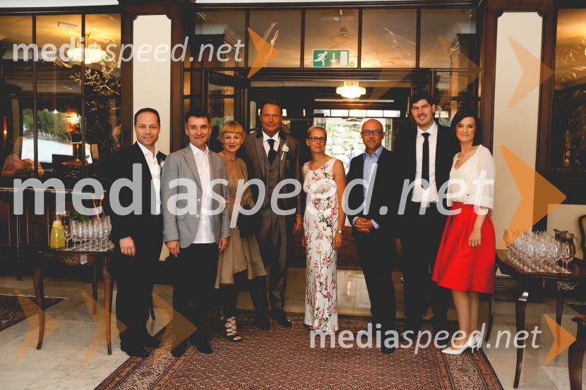  Matjaž Zadravec, predsednik Royal Vision Group;  Andrej Krivošič;  Andreja Krivošič, Nova Showroom; dr. Andrej Vizjak, ustanovitelj in partner AV.consulting;  Mateja Polak;  Igor Sicherl;  Luka Peljhan;  Petra ZupančičPoroka Sonja Bajc in Andrej Vizjak